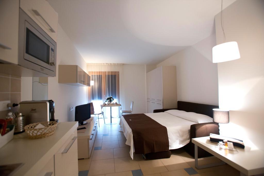 Lacroma Aparthotel Grado Zimmer foto