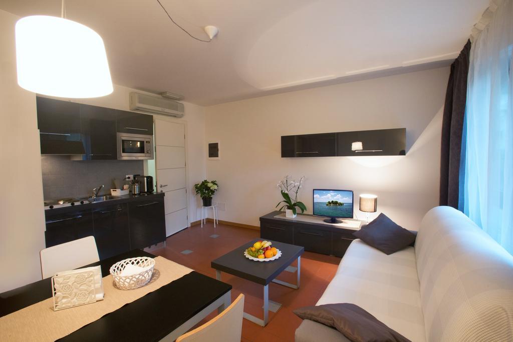Lacroma Aparthotel Grado Zimmer foto