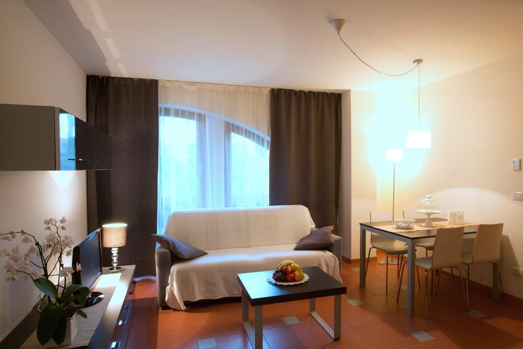 Lacroma Aparthotel Grado Zimmer foto