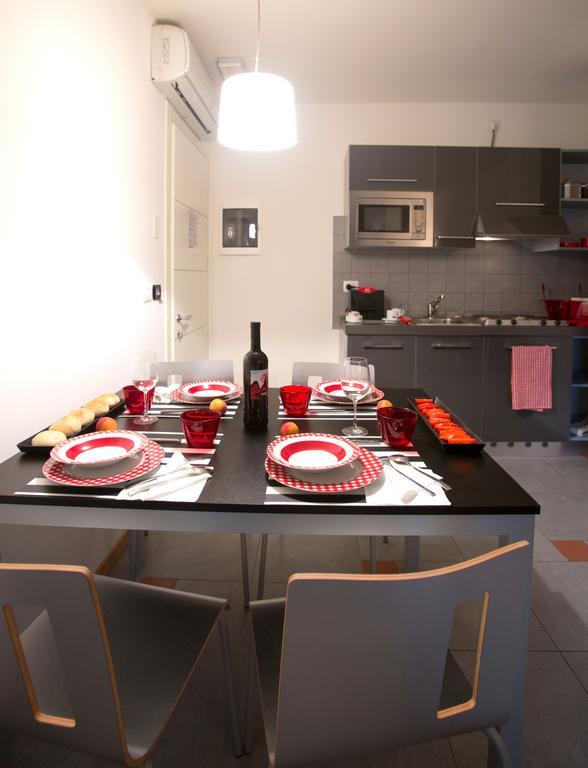 Lacroma Aparthotel Grado Zimmer foto