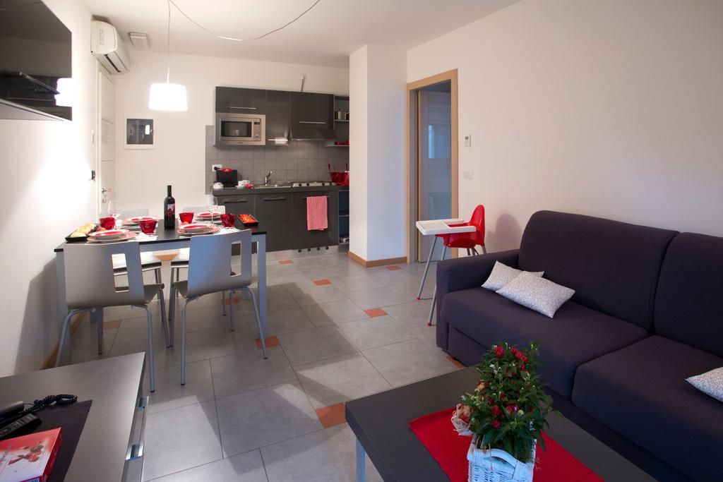 Lacroma Aparthotel Grado Zimmer foto